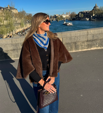 Triangle en crochet bleu &...